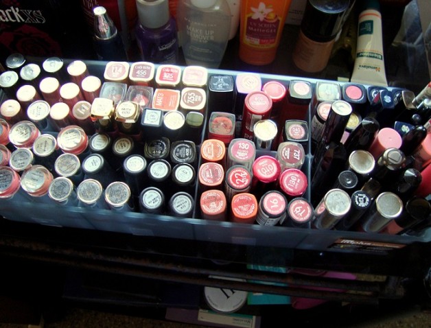 how to organize lipsticks