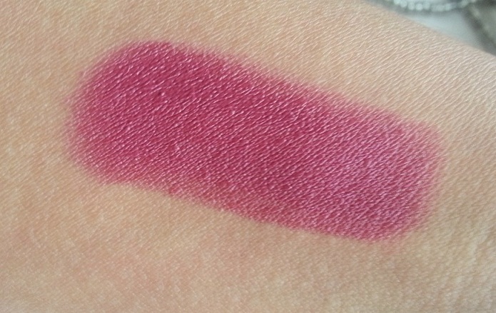 Mac Craving Amplified Creme Lipstick Swatches Review And Fotd