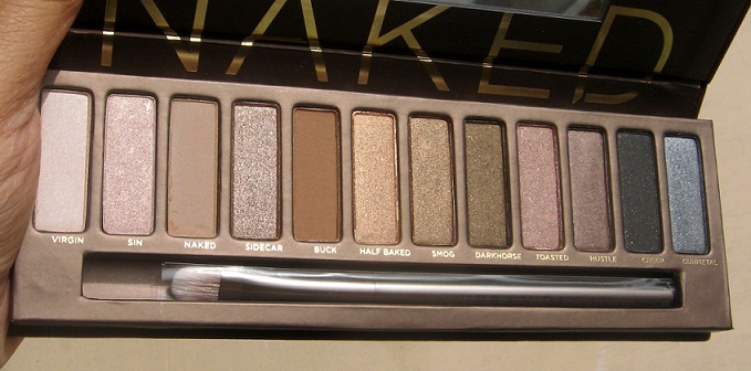 The Blushing Introvert: Urban Decay Naked 3 Palette Review 
