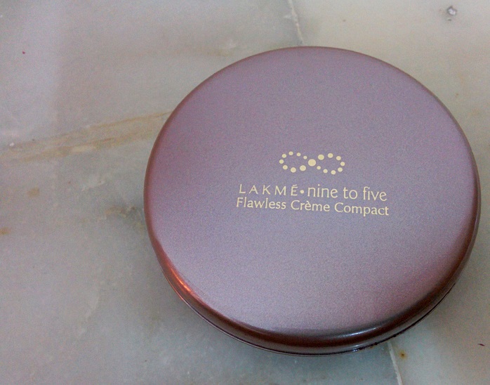 Lakme Nine to Five Flawless Creme Compact: Review and Swatches ...